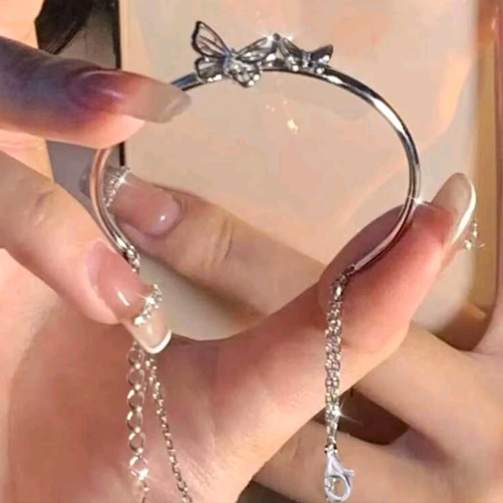 Silver dangle bracelet with butterfly charm, hand made by me!! USA delivery only - Picture 1 of 3